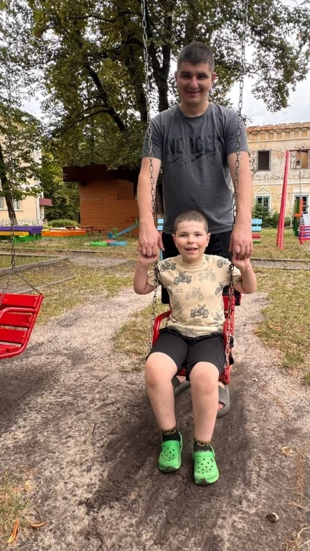 Інтеграція ВПО: як батько з Бердянська будує нове життя для сина з інвалідністю у Володимирці