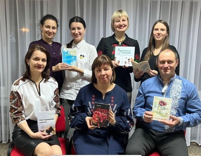 Працівники департаменту приєднались до книжкового флешмобу і презентували краєзнавчу літературу.