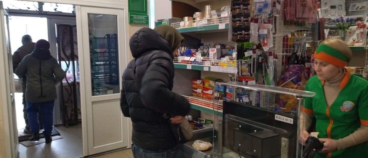 "Бурки" багаті на товар. Проте, у передсвятковий день відвідувачів негусто.