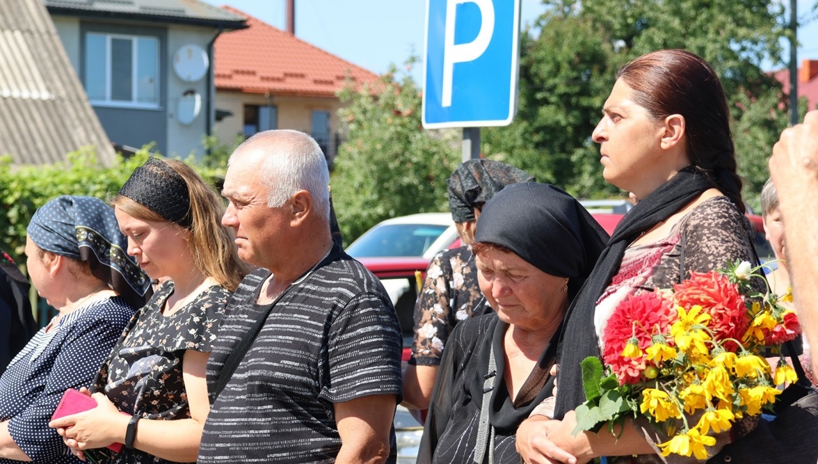Родина чекає Сина додому...