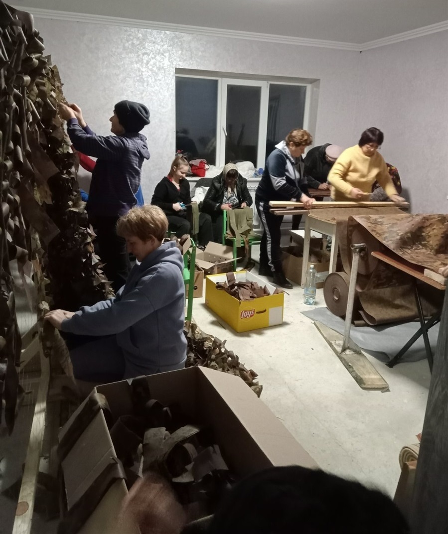 Житеельки Заболоття працють для підтримки ЗСУ
