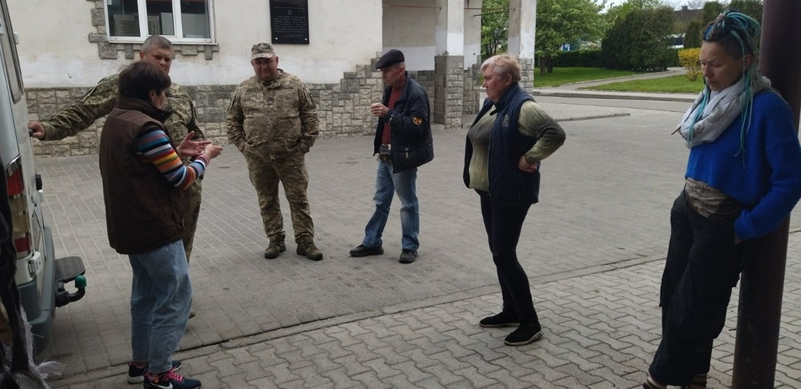 Перед виїздом команда радиться