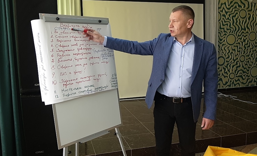Ярослав березюк презентує напрацювання фокус-групи від представників влади