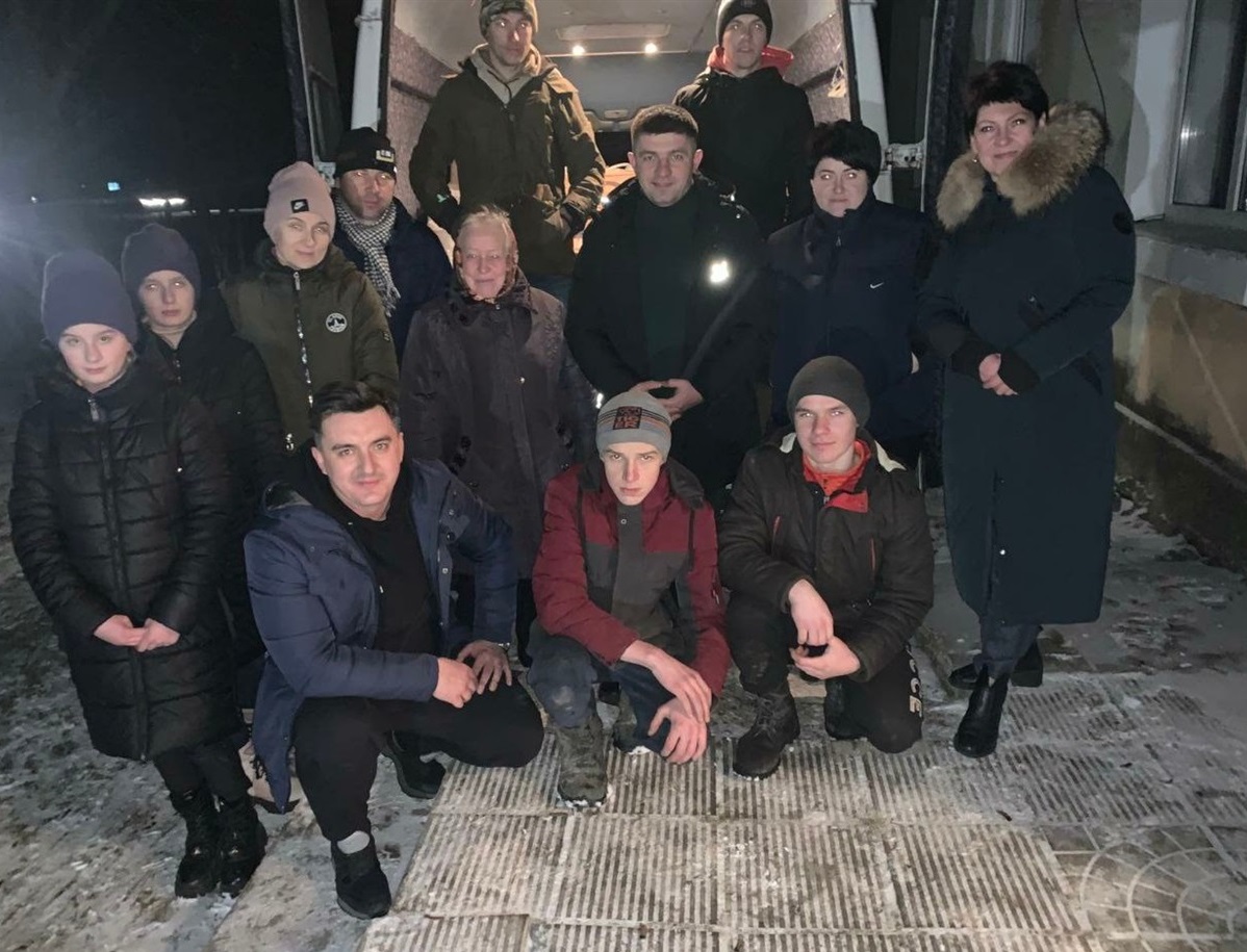 Активісти громади завантажили гостинці