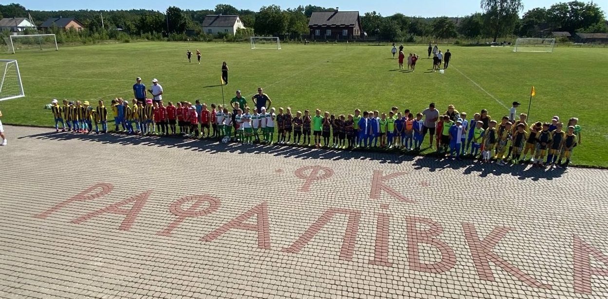 Впорядкований стадіон у Рафалівці