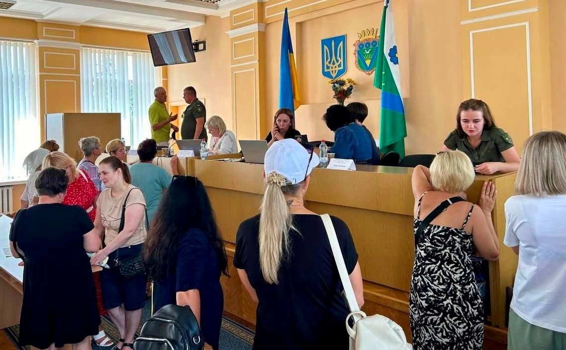 Володимирець - на такі зустрічі прихрдить шукати пораду багато жінок з числа родин безвісти зниклих військовослужбовців ЗСУ