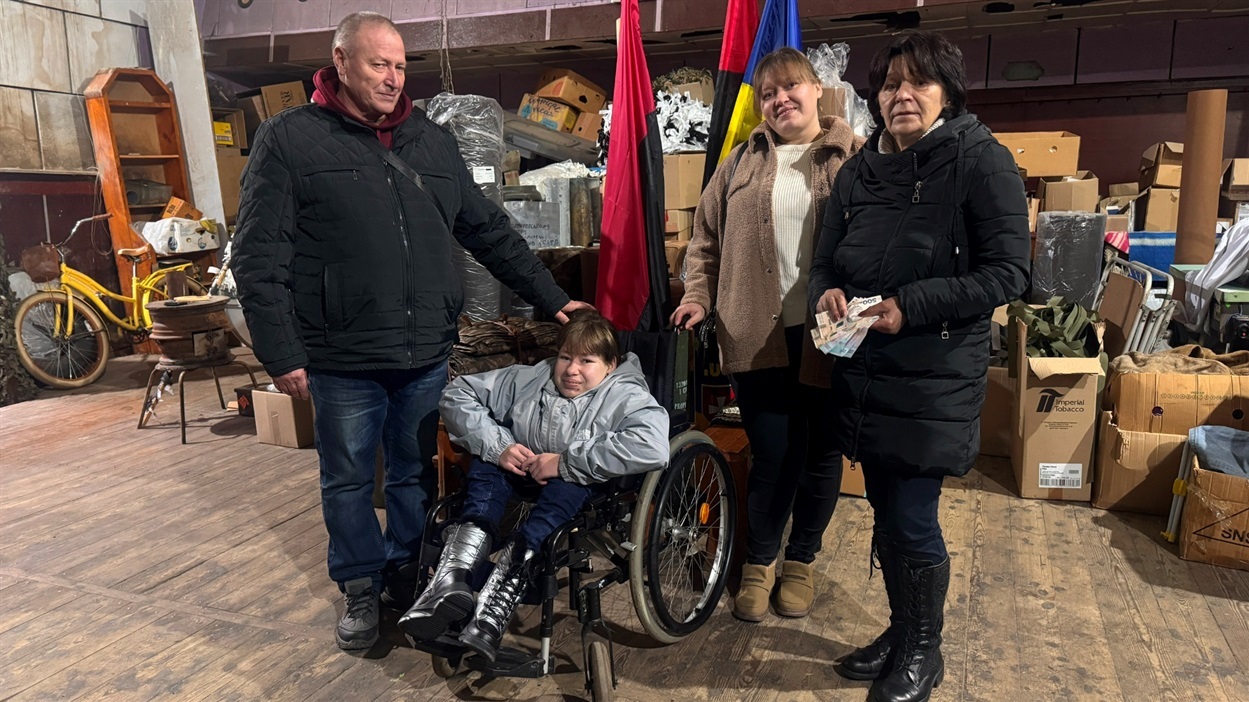 Дарина з родиною та Наталією Мазур