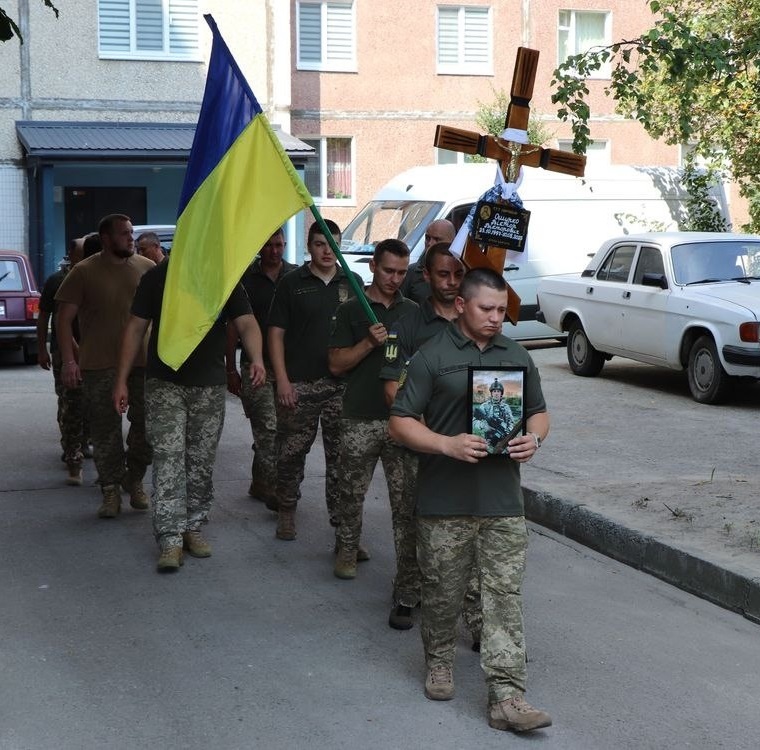 В останню дорогу проводять воїни побратима