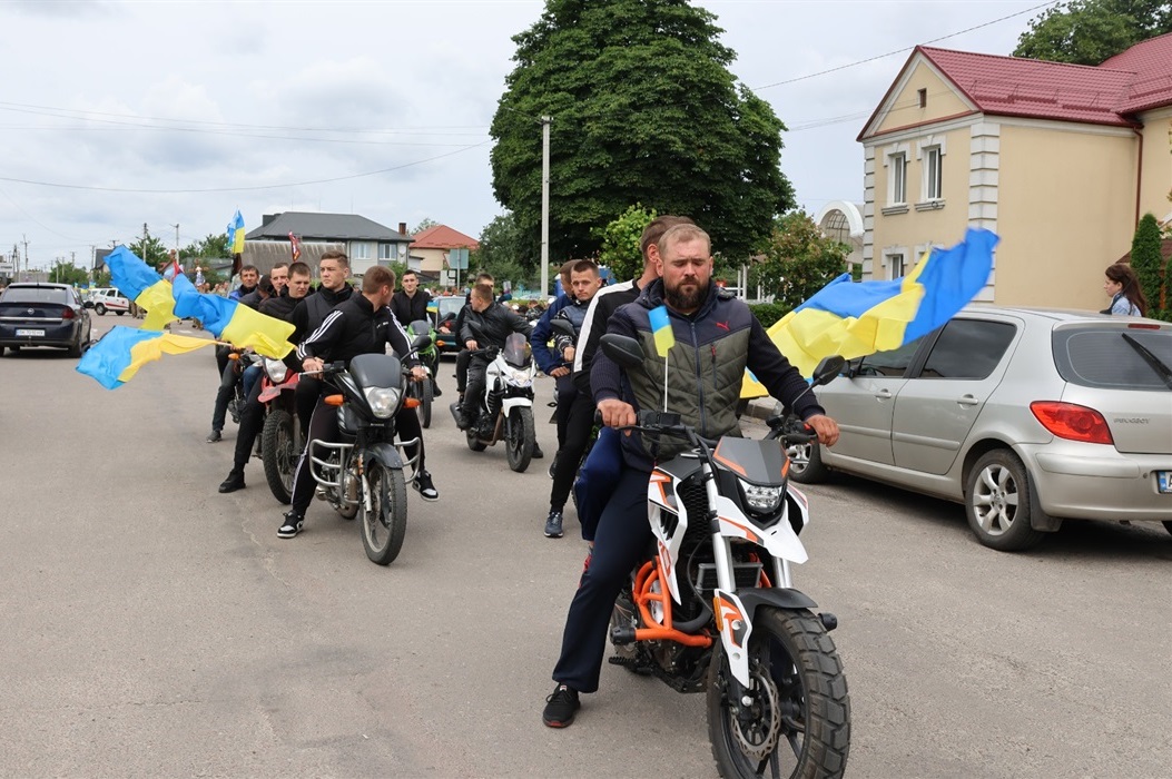 Зустрічали усією громадою