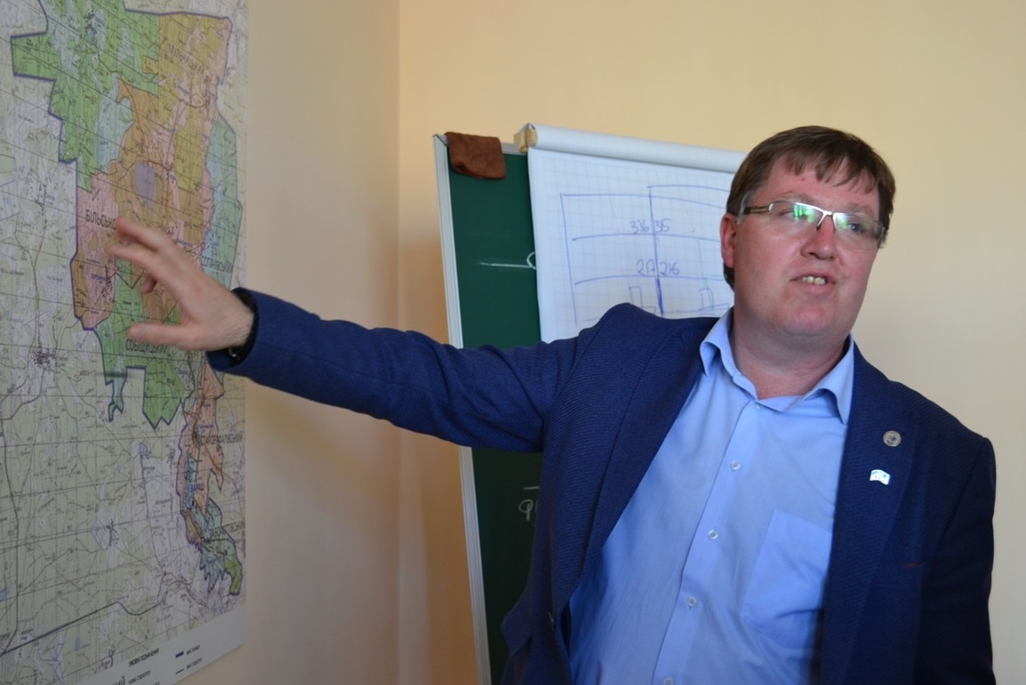 Територія тергромади велика  – роботи чимало у Олександра Мензула з командою