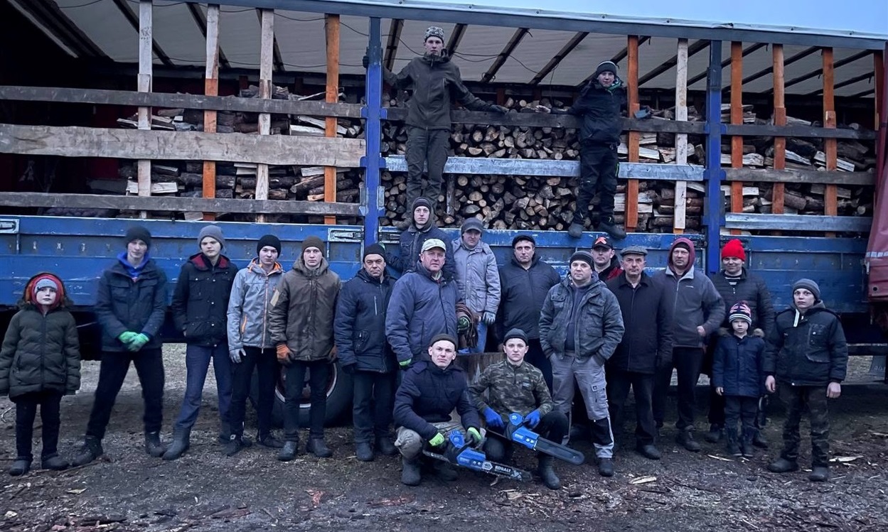 Учасники збору вантажу