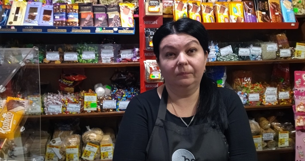 Тетяна працює у невеличкому магазині. Люди негусто скуповувались перед Різдвом