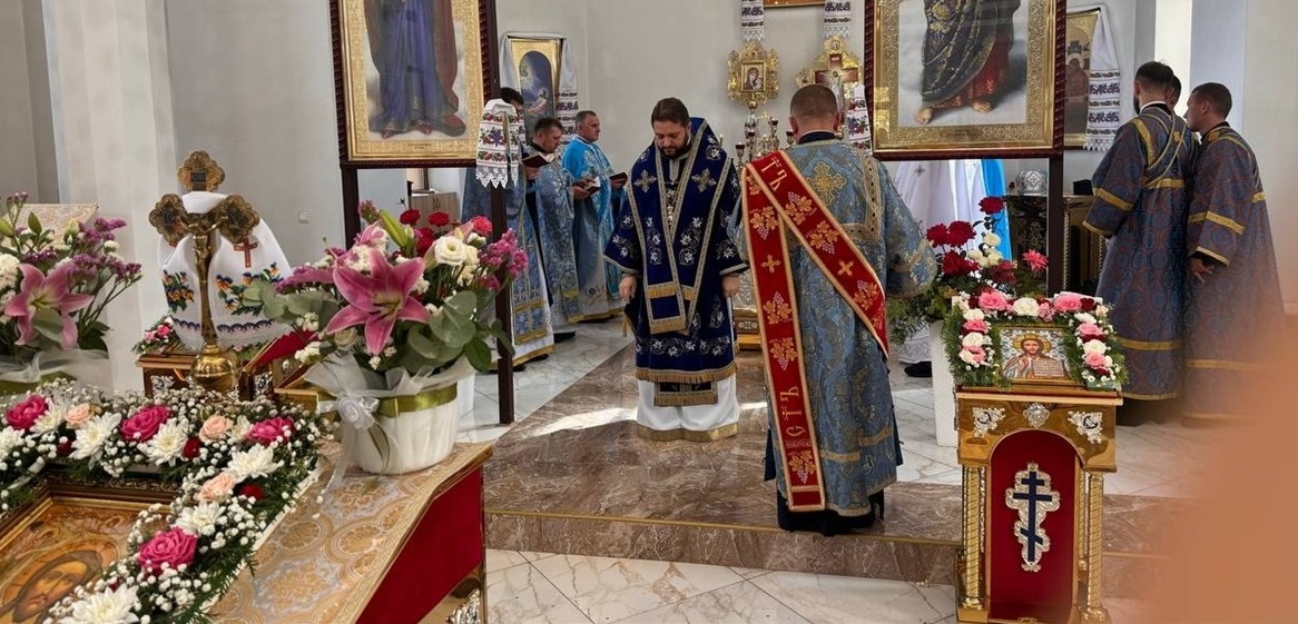 Митрополит Іларіон очолює святкове богослужіння
