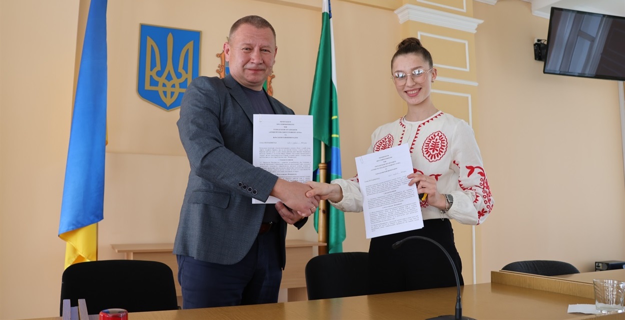 Підписання Меморандуму Сторонами: Громадська організація «Агенція регіонального розвитку «Руна»  та Вараська районна рада