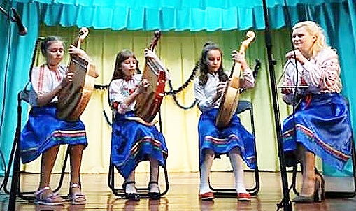 Виступає ансамбль бандуристів Рафалівської дитячої музичної школи
