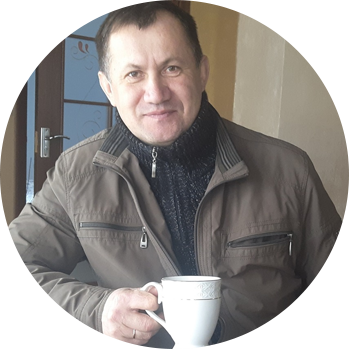 За кавуванням вдається почути цікаві життєві історії. Леонід Ус (на світлині) розповів свою.