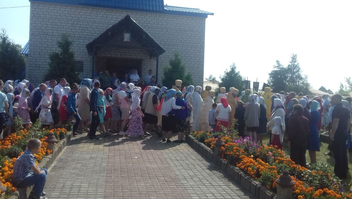 Хресна хода під час богослужіння у Степангороді