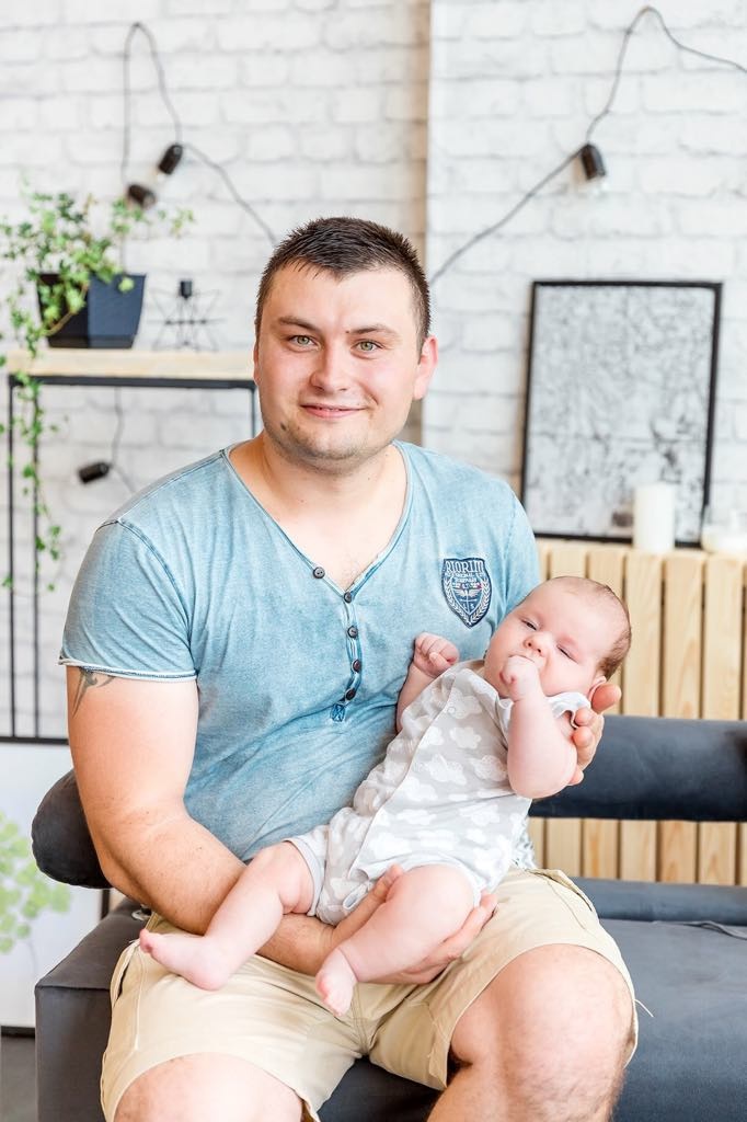 Молодий тато