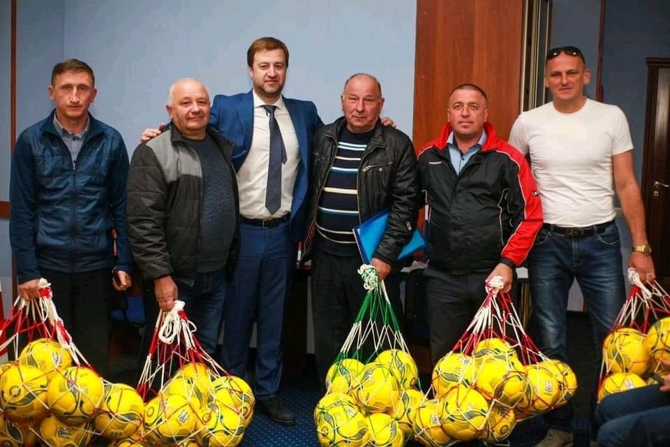 Голова Рівненської обласної асоціації футболу Олексій Хахльов (у центрі) разом з очільниками районних федерацій (другий зліва – голова Володимирецької РФФ Сергій Вінник)