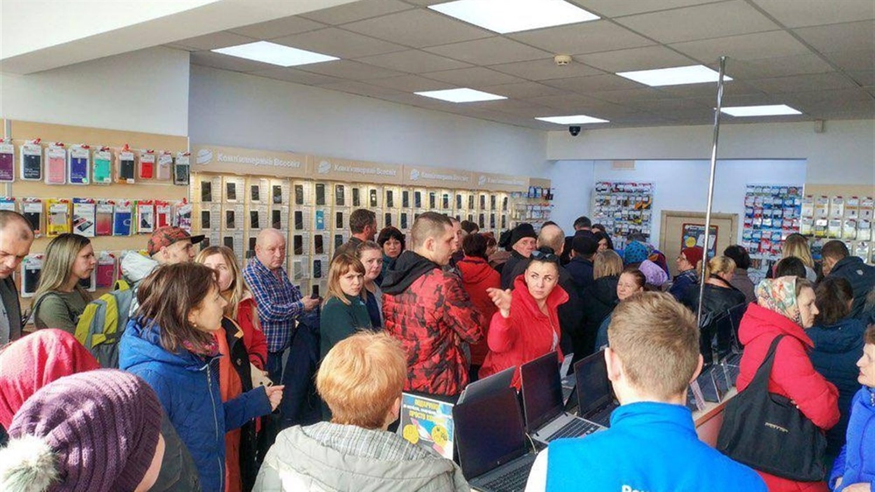 Обурені клієнти банку