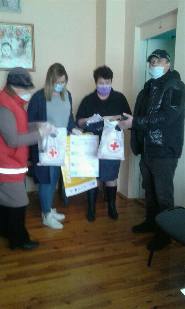 Волонтерять вихователі