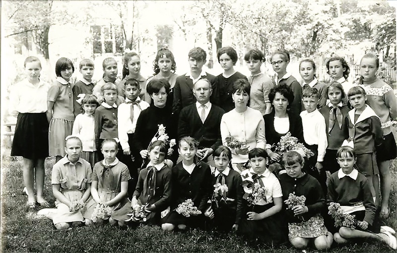 Фортепіанний відділ Володимирецької музичної школи. 1968 рік