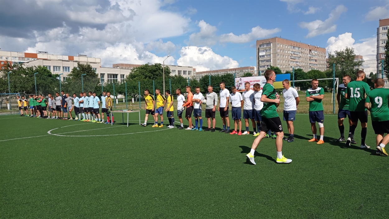 Команди ідуть на шикування