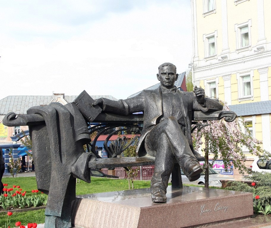 Пам′ятник Уласу Самчуку у Рівному