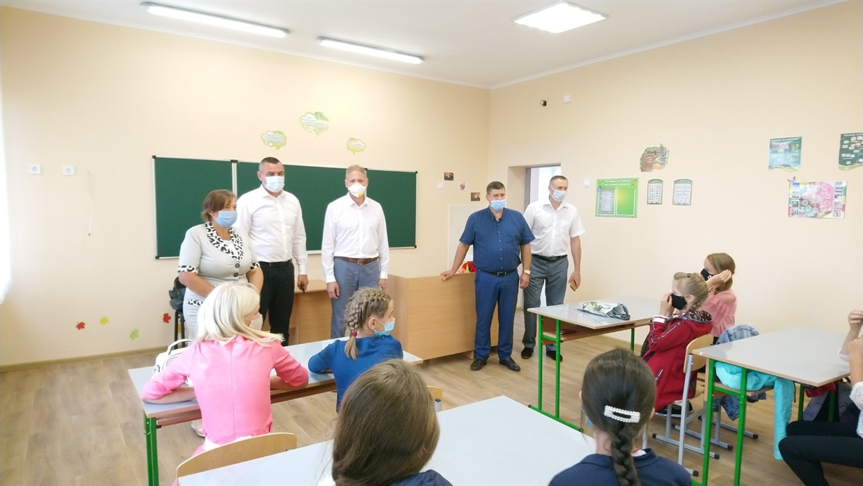 Відвідали заклад заступник голови Рівненської облдержадміністрації Ігор Тимошенко, голова Володимирецької райдержадміністрації Анатолій Рижий та голова райради Василь Ковенько