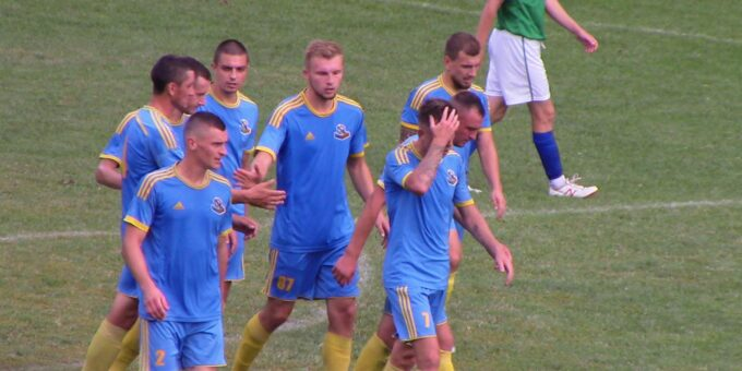 У центрі  – найкращий голеадор та асистент першої футбольної ліги Рівненщини  – Микола Гайдучик