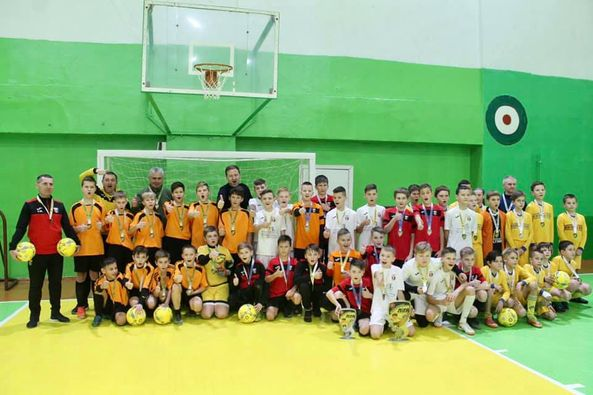 Спільне фото переможців та призерів фінального турніру ДЮФЛ області 2020-го року. (м.Рівне  – 27 грудня)