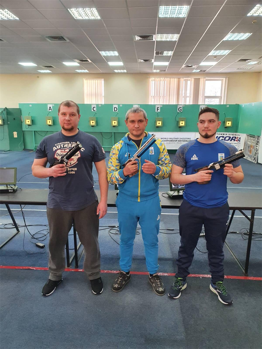 Чемпіони України з кульової стрільби в командній вправі ПП  – 3  – збірна Рівненщини (перший справа  – Дмитро Гонта)