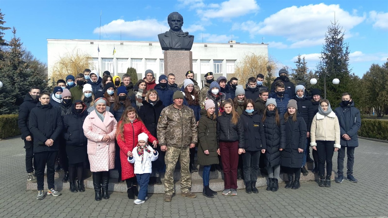 Біля Кобзаря усі учасники громадського вшанування