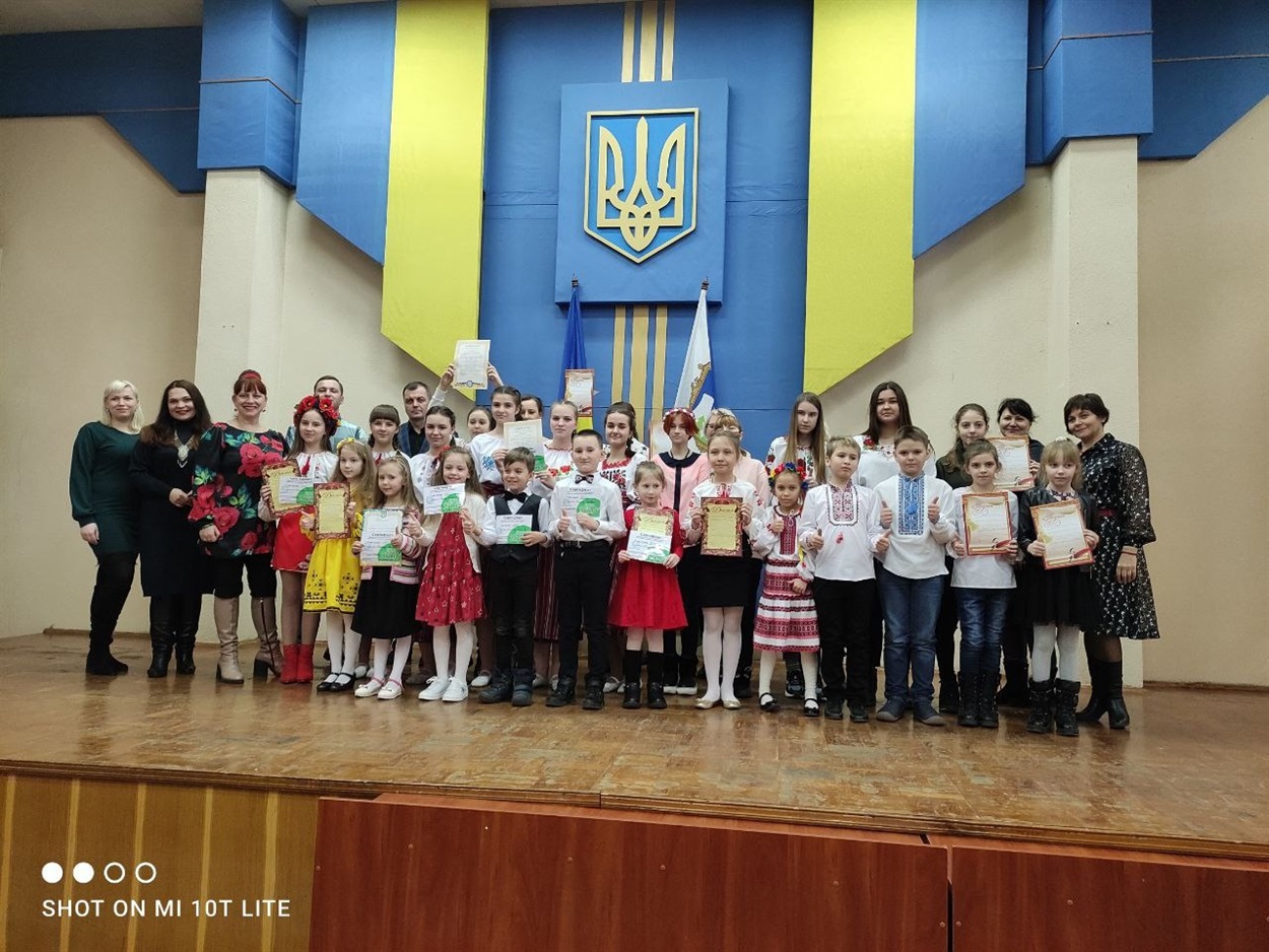 Учасники конкурсу на врученні у Вараській міській раді