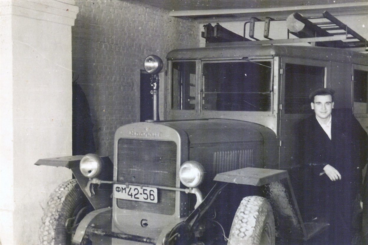 Остап ШАМА – інструктор автошколи. 1953 рік.