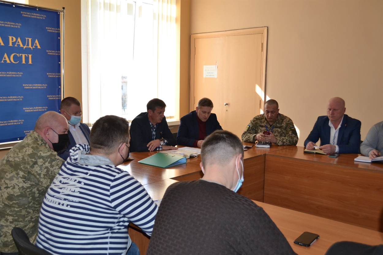 Учасниками наради були керівники району та громад, громадськості та військові комісари