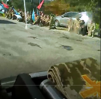 Ветерани-побратими зустрічали уздовж траси у всіх громадах району