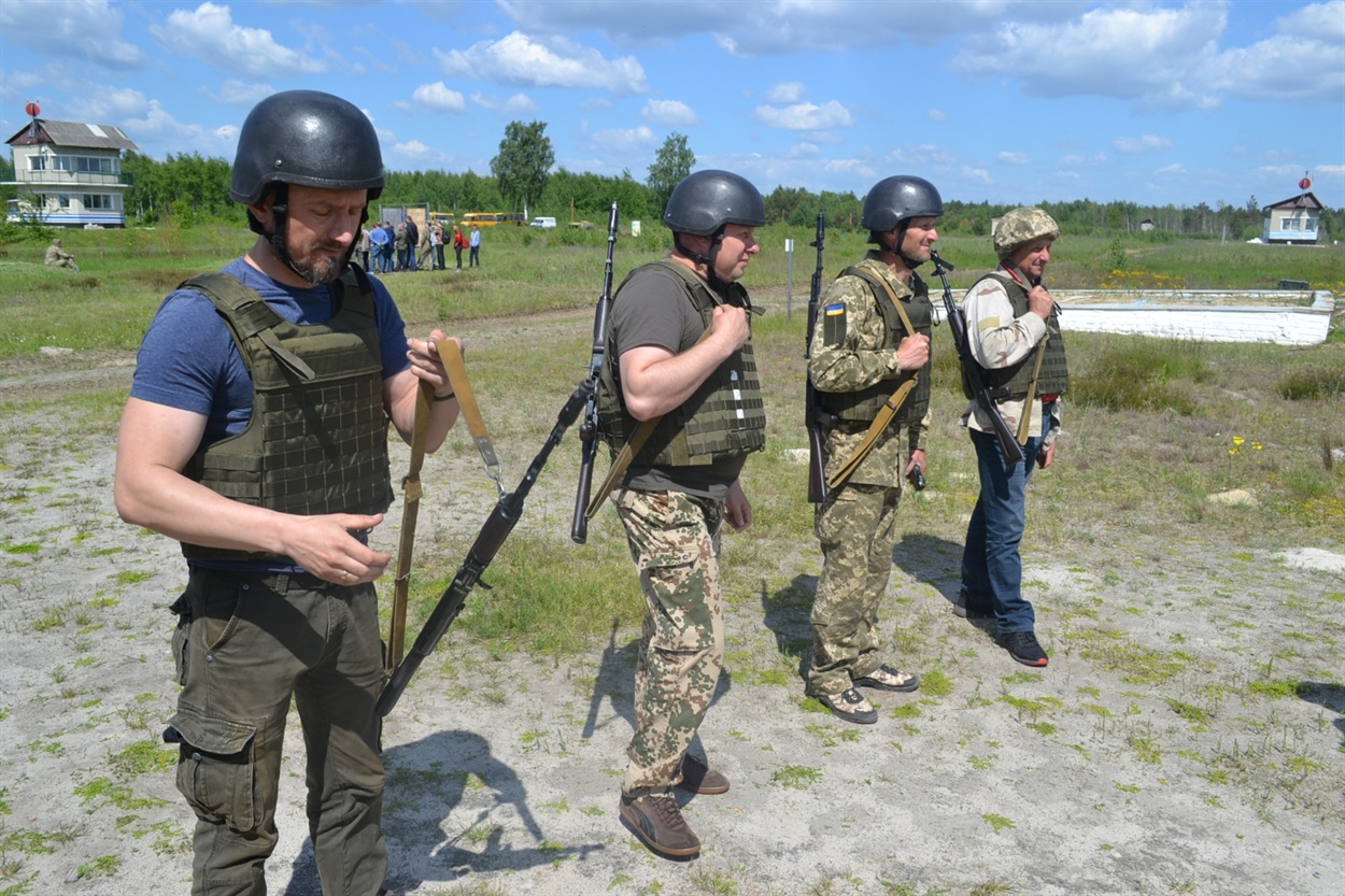 Сергій Скібчик у готовності на вихід на стрілецьку позицію.