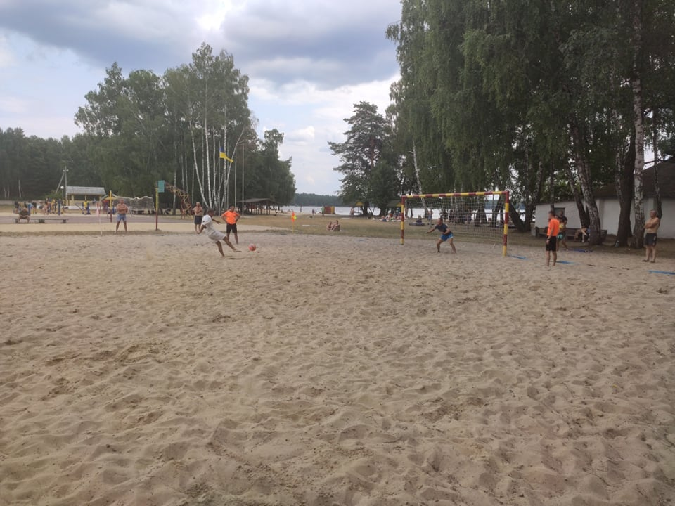 Так виглядає пенальті у пляжному футболі: свій шанс має Рокитне