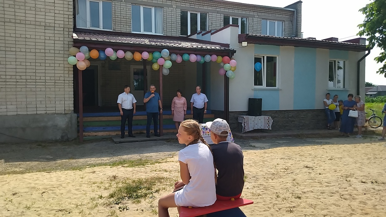 Гості села