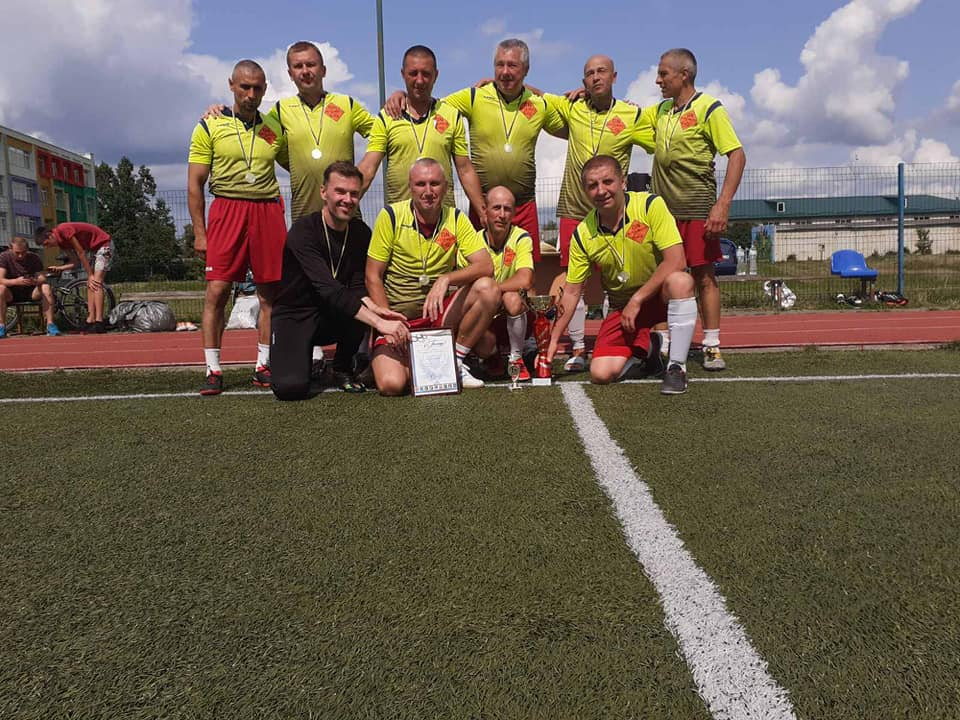 Місцеві ветерани (на фото)  – переможці традиційного турніру з міні  – футболу у Маневичах, присвяченого 30-річчю Незалежності України