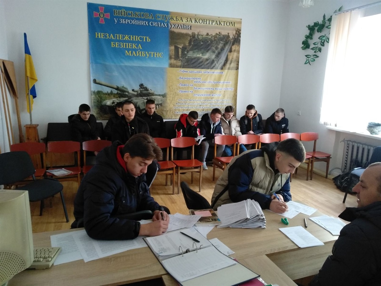 Майбутні призовники під час приписної кампанії