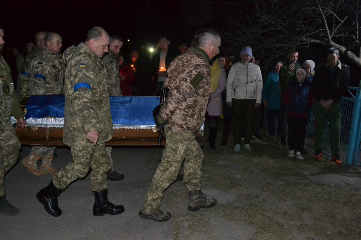 Солдат прибув до батьківського дому