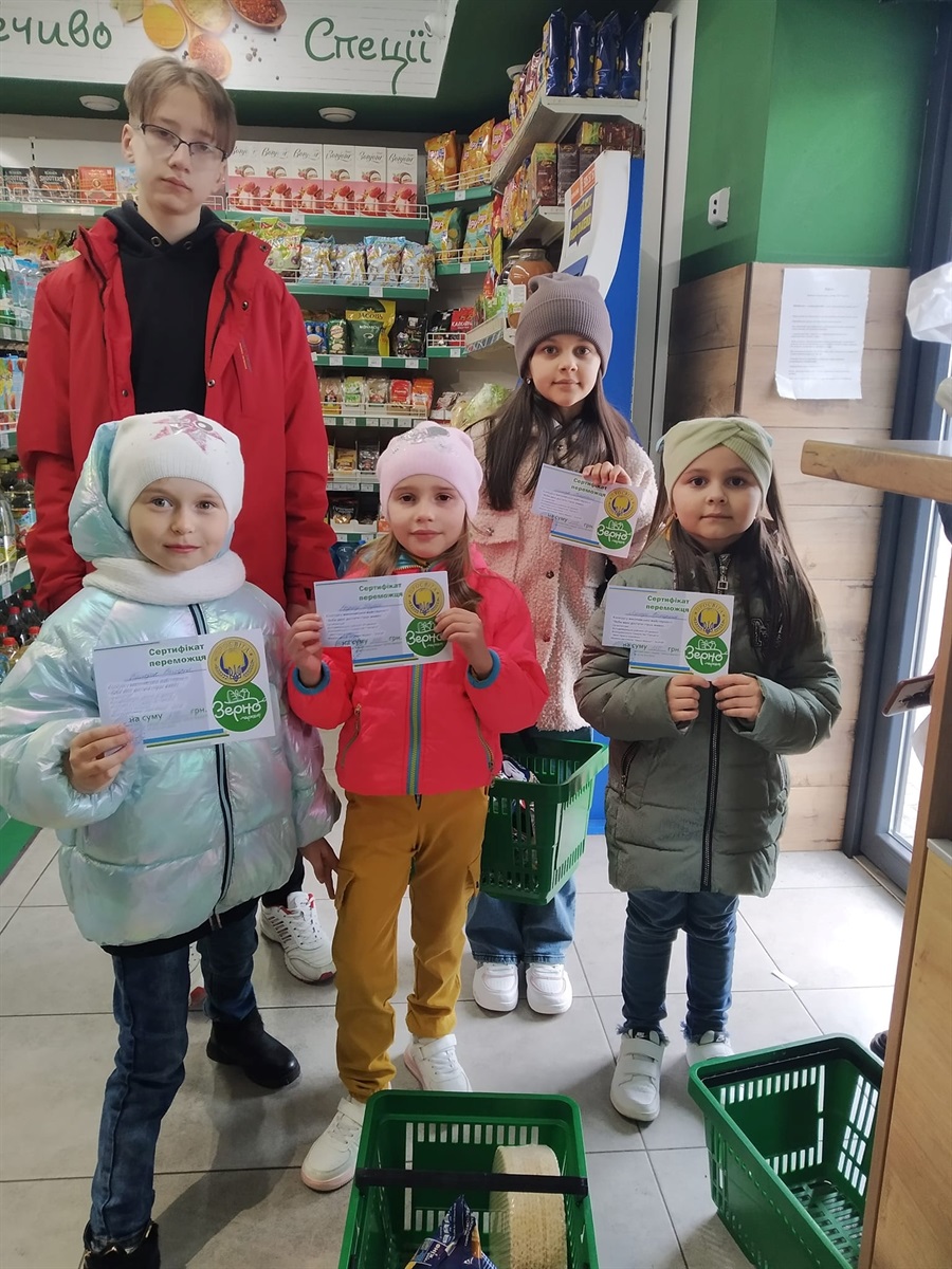 Грошовий сертифікат діти одразу перевели у смаколики