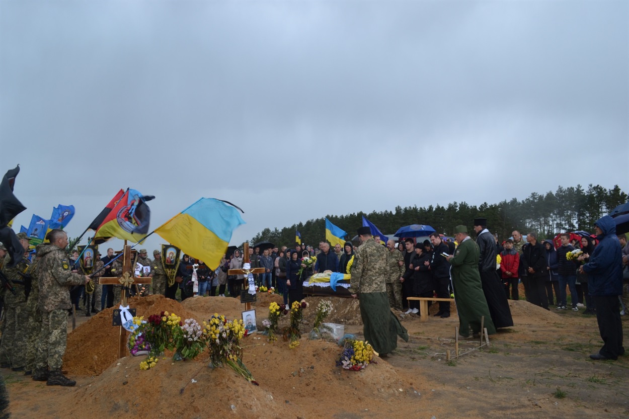 На кладовищі у Володимиці