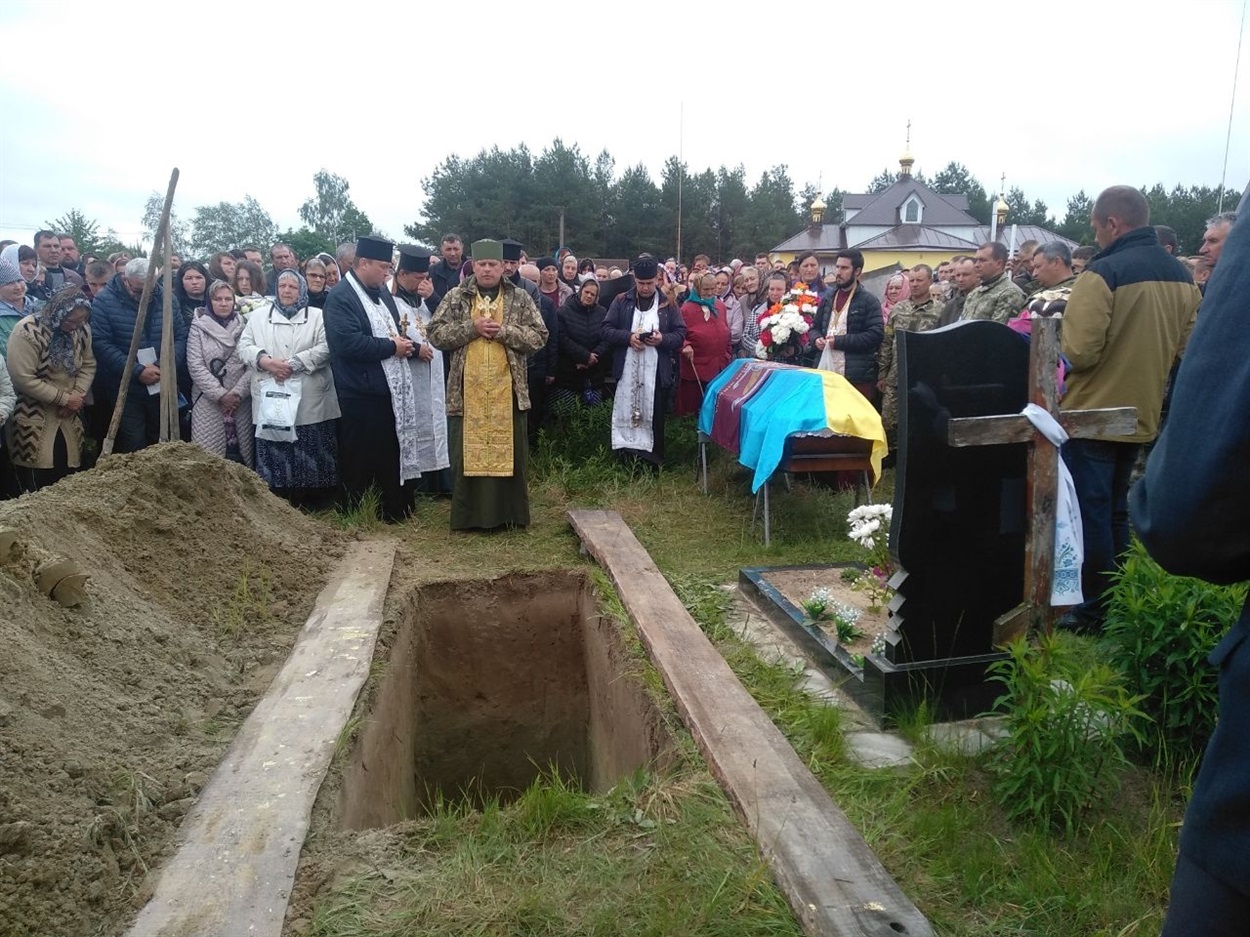 Всі щиро молились і плакали від жалю