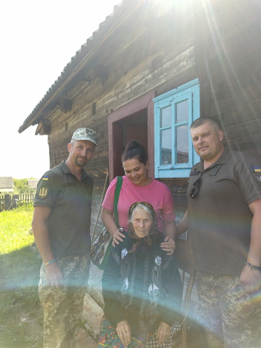 Щороку бажаємо їй здоров'я. Бо ж у неї кожен день - як рік. Вік такий.