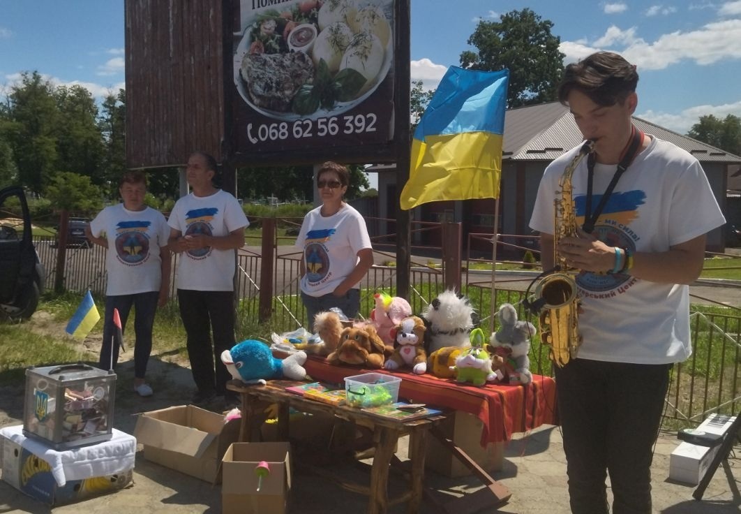 Збір коштів на базарі у Володимирці