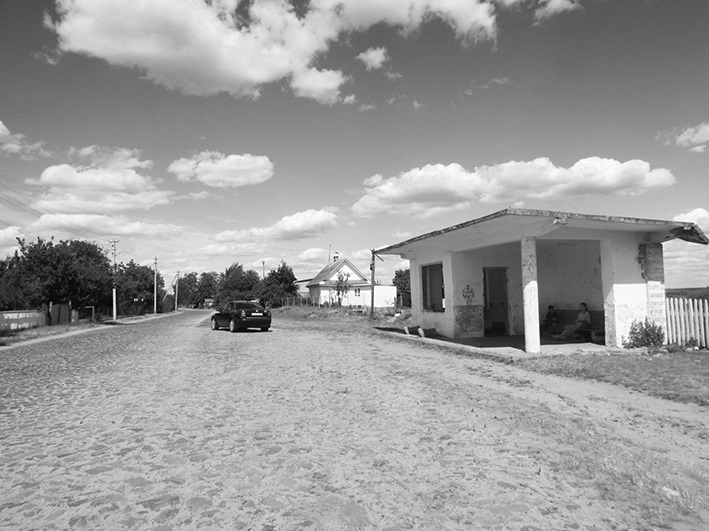 Автобусна зупинка у селі Великі Цепцевичі