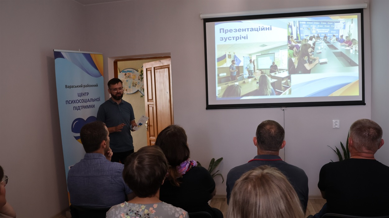 Презентація центру Романом Швецем, керівником